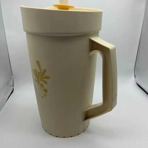 Vintage 1970s Tupperware Almond Harvest 1 Quart Retro Beverage Pitcher - Picture 10 of 16